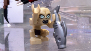 Illustration for article titled The Two Faces of Lego Frodo—Plus My Precious Gollum Minifig